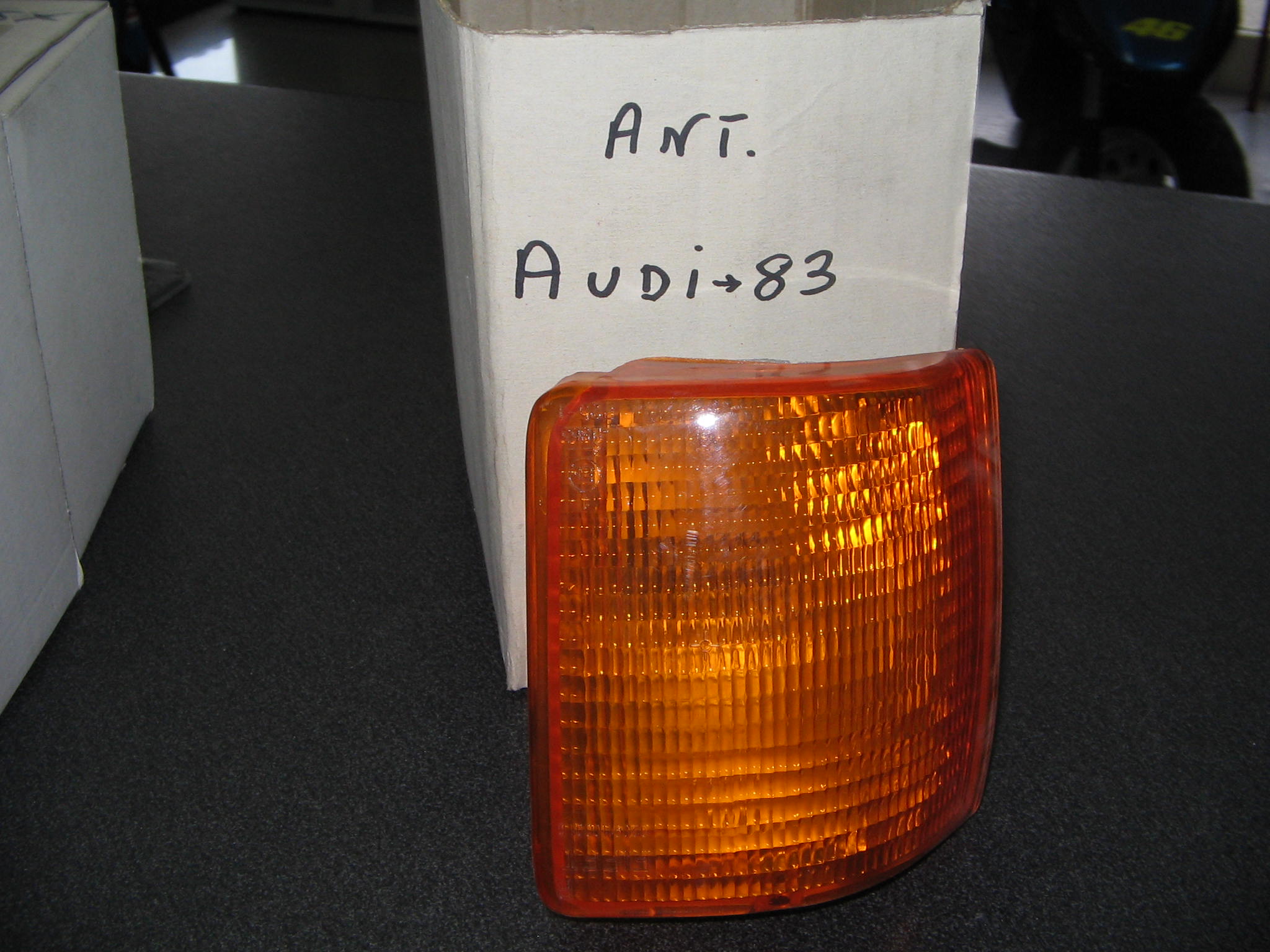 AUDI ANNO 83-FANALINO -N.105